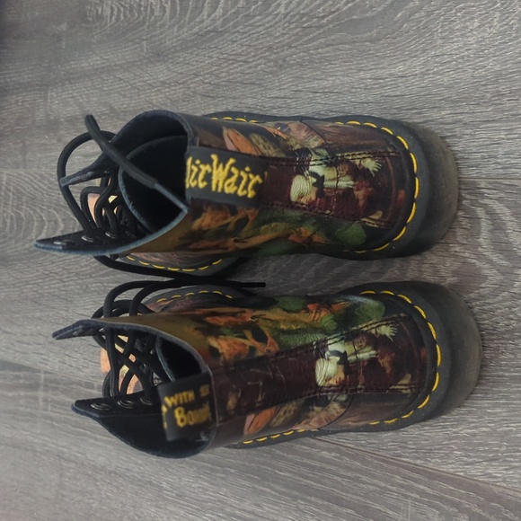 RARE Dr. Martens Pascal Hogarth Renaissance Size 6 - Picture 3 of 5